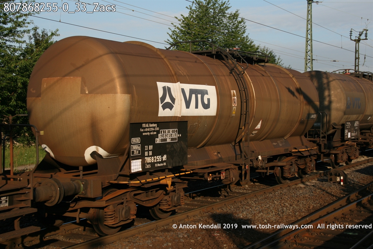 807868255-0_33_Zacs.jpg